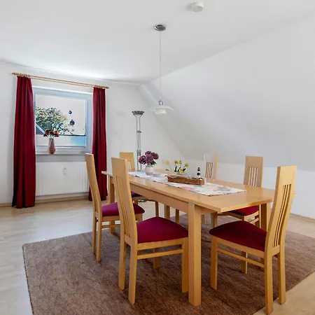 Apartment - Rote Koje Oben Dagebuell