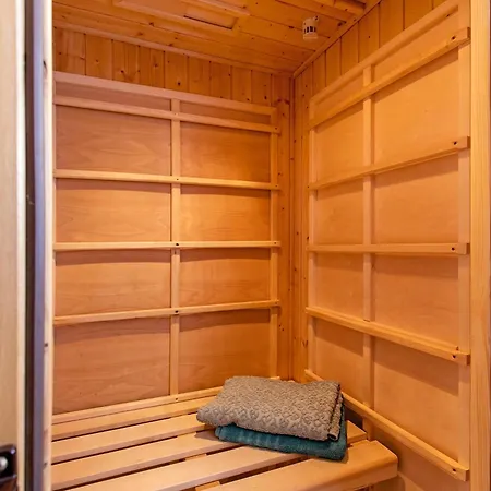 Apartment - Rote Koje Oben Dagebuell